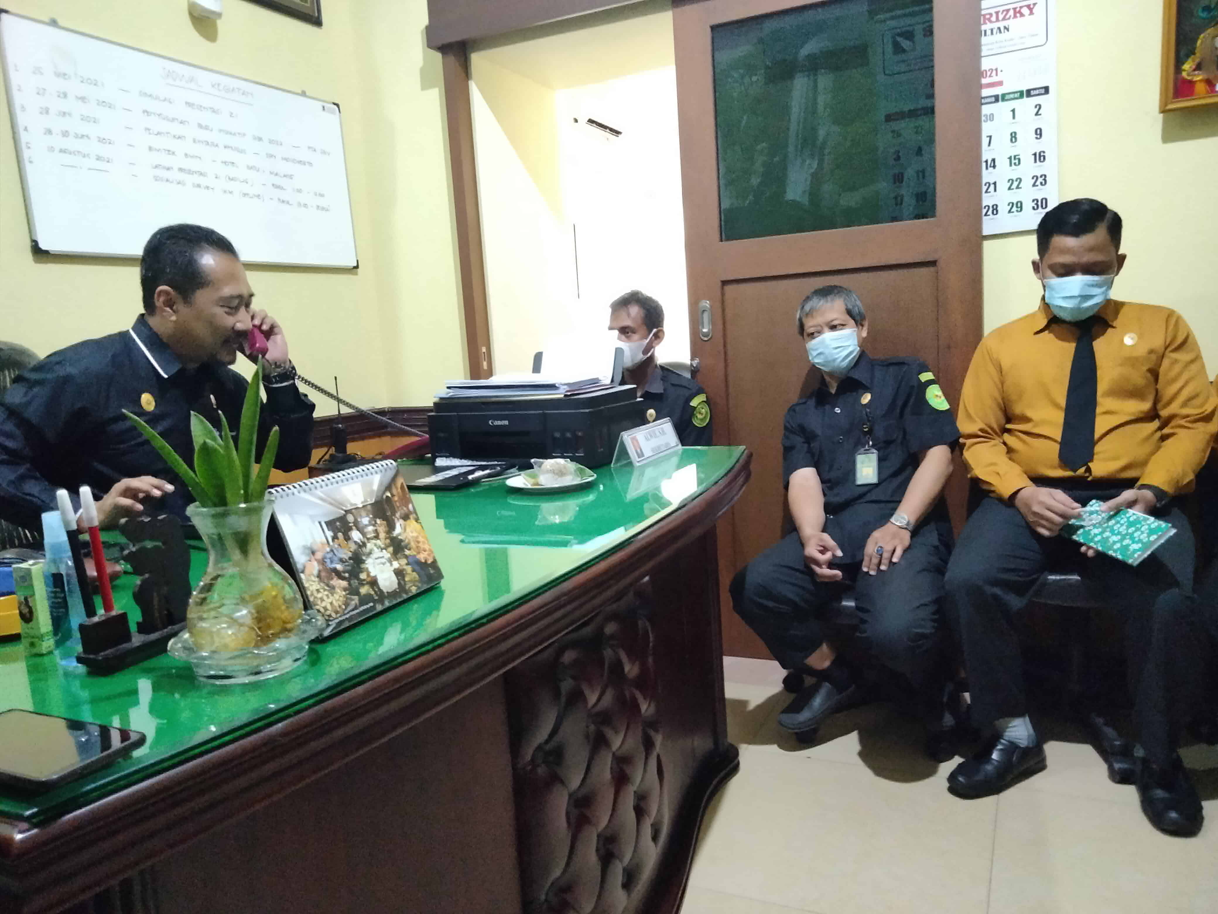rapat kesekret 12 10 1